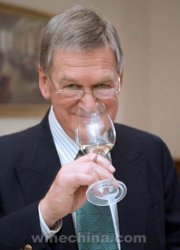 著名葡萄酒作家休·約翰遜欲拍賣部分酒窖藏品