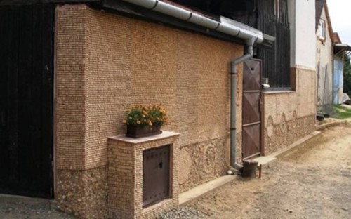 180000個葡萄酒軟木塞 裝飾自家的墻