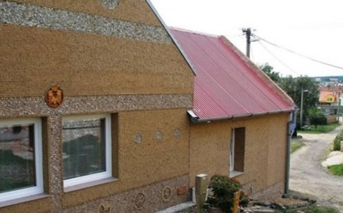 180000個葡萄酒軟木塞 裝飾自家的墻