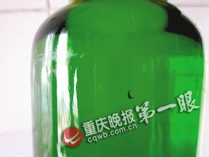 市民發現啤酒瓶沉淀物 廠家:只影響口感