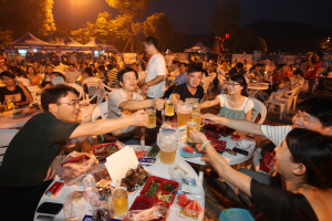 這個(gè)夏夜，讓我們以啤酒的名義盡情狂歡