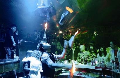 武漢調酒師：調的不光是酒 還有客人的心情