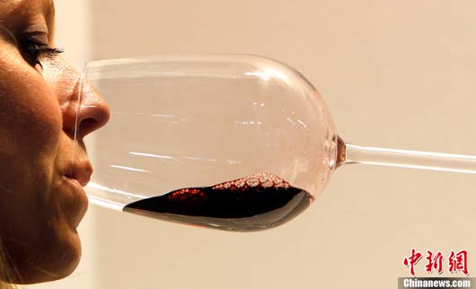 寒冬飲酒可御寒取暖？認(rèn)清葡萄酒三大謊言（圖）