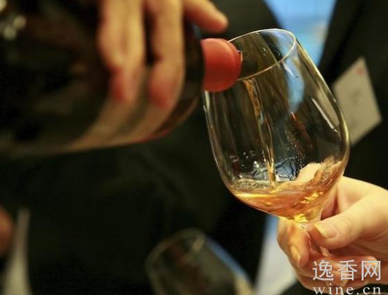 特別是葡萄酒，萬一儲存不當，很可能會變“壞”，以下分別介紹家中儲酒、企業儲酒、酒窖儲酒的方法。