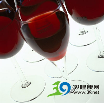 喝酒就喝葡萄酒，既有品味又養(yǎng)生