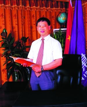 在集美家居大紅門店的諸多建筑體中，一座紅酒會所正在施工。集美家居緣何會做紅酒文化？上周，晨報記者采訪了集美家居董事長趙建國，聽趙總講述了進行紅酒貿易臺前幕后的原因。