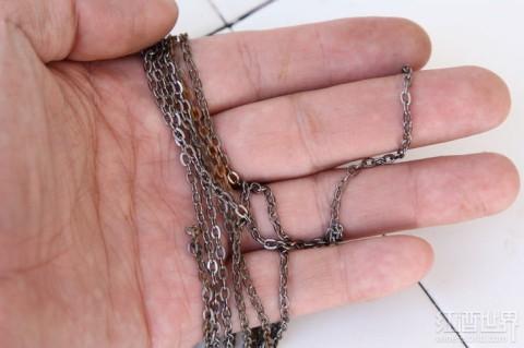 葡萄酒瓶變身精致的風(fēng)鈴，送去新春祝福