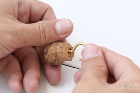 葡萄酒瓶變身精致的風(fēng)鈴，送去新春祝福