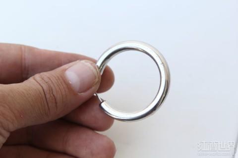 葡萄酒瓶變身精致的風(fēng)鈴，送去新春祝福