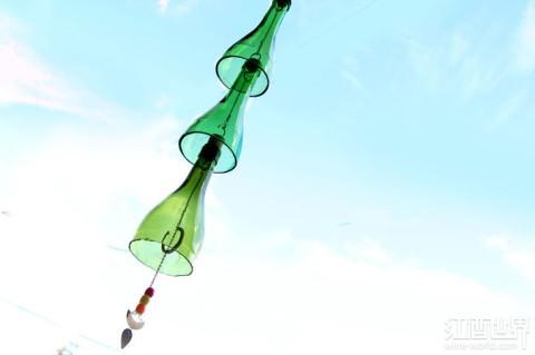葡萄酒瓶變身精致的風(fēng)鈴，送去新春祝福