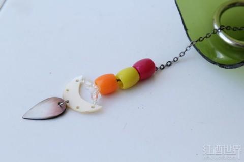 葡萄酒瓶變身精致的風(fēng)鈴，送去新春祝福