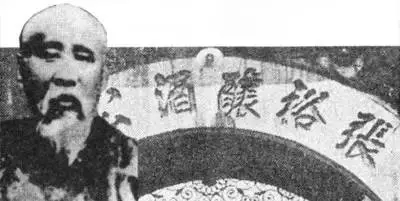 俄羅斯比基尼美女團驚現煙臺街頭  張裕“老門頭”拍攝性感大片